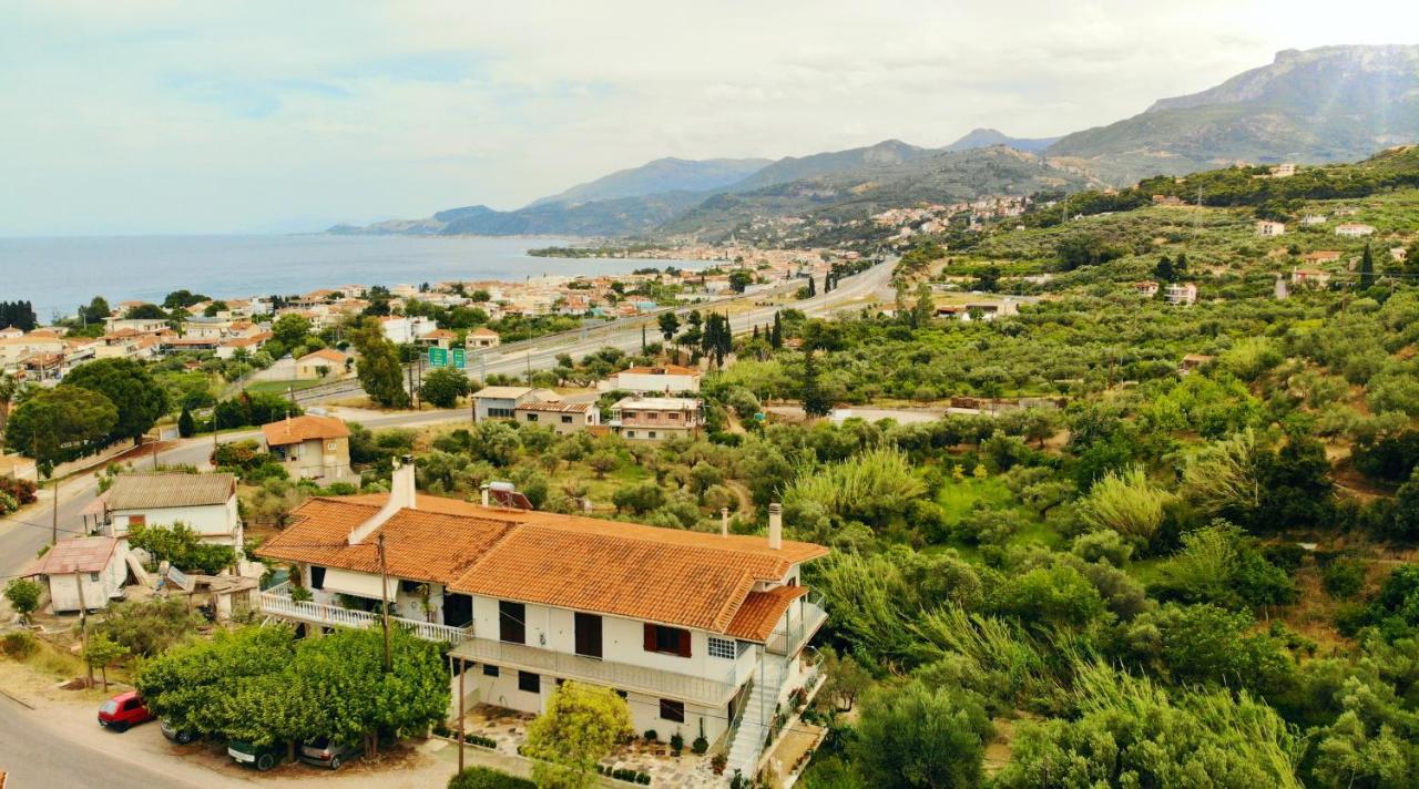 Four Seasons Relaxing Villa Akrata Exterior photo